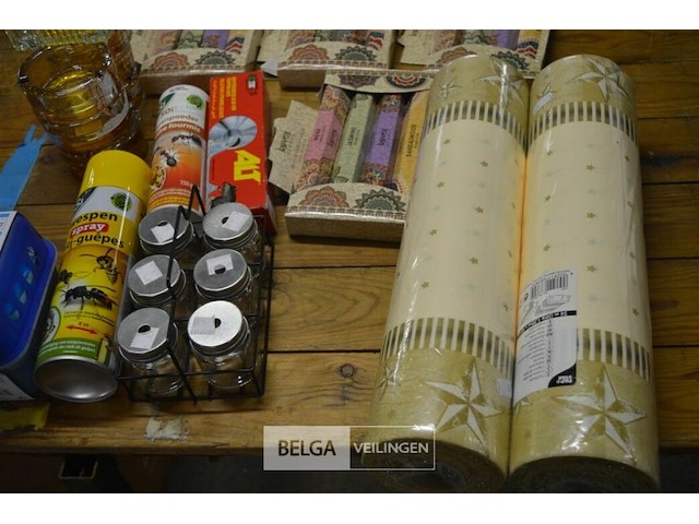 Doos met inhoud - afbeelding 2 van  6