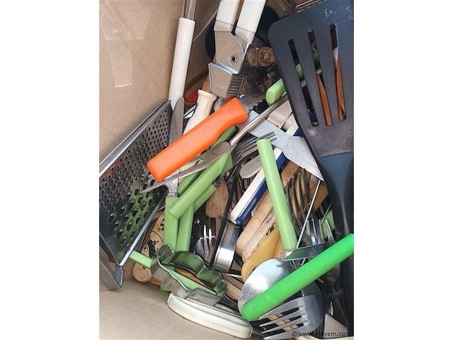 Doos met keukengerei - afbeelding 3 van  4