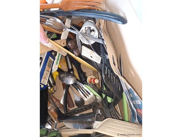 Doos met keukengerei - afbeelding 4 van  4