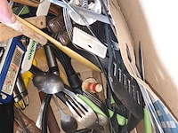 Doos met keukengerei - afbeelding 4 van  4