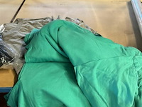 Doos met kleren t-shirts etc nieuw - afbeelding 3 van  7