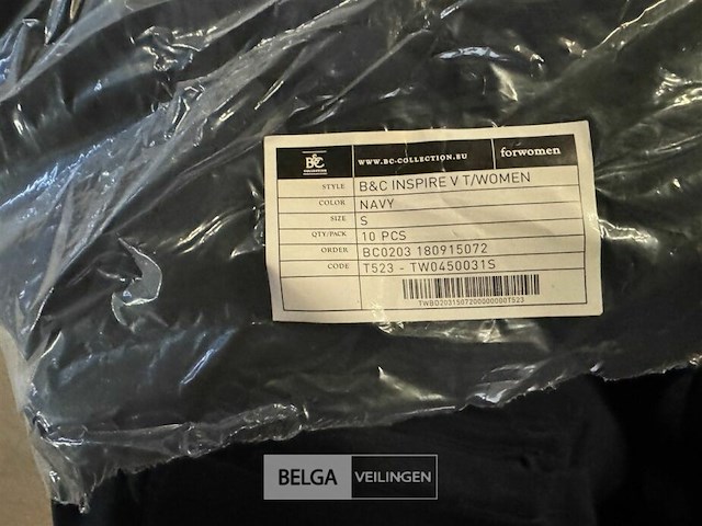 Doos met kleren t-shirts etc nieuw - afbeelding 5 van  7