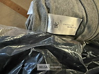 Doos met kleren t-shirts etc nieuw - afbeelding 6 van  7