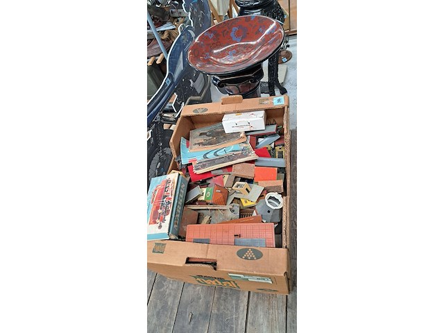 Doos met marklin en hella materiaal - afbeelding 1 van  2