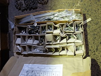 Doos met meubelbeslag - afbeelding 1 van  1