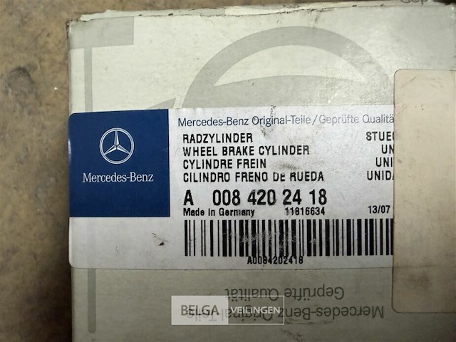 Doos met onderdelen mercedes - afbeelding 8 van  8