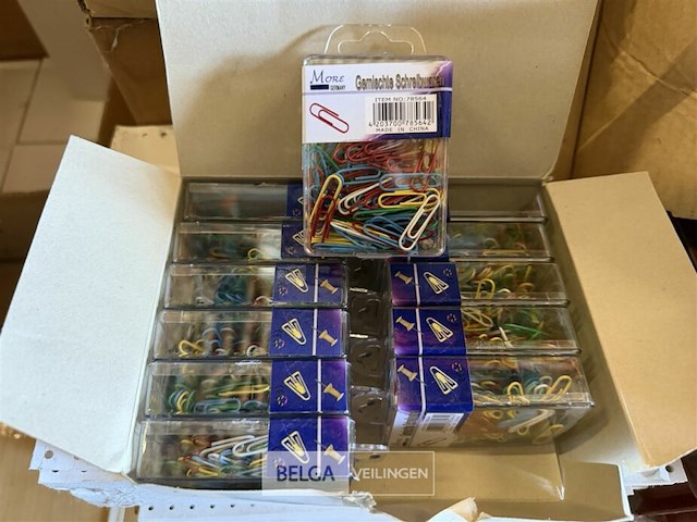 Doos met paperclips - afbeelding 1 van  2
