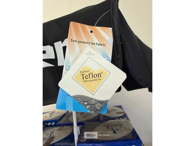 Doos met parasols - afbeelding 2 van  2