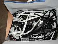 Doos met partij div. riemen - afbeelding 1 van  2