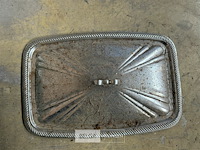Doos met vintage metalen serveerschalen - afbeelding 2 van  4