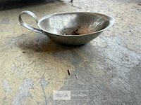 Doos met vintage metalen serveerschalen - afbeelding 4 van  4