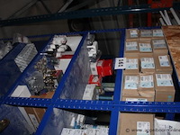 Doos pijpklemmen - geberit - 114.949.00.1 set kleppen - diverse types set thermische ventielen - diverse types set leidingen - tecuro - diverse maten set klemstukken - diverse maten - afbeelding 1 van  4