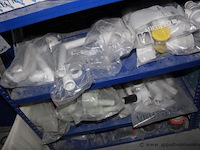 Doos pijpklemmen - geberit - 114.949.00.1 set kleppen - diverse types set thermische ventielen - diverse types set leidingen - tecuro - diverse maten set klemstukken - diverse maten - afbeelding 2 van  4