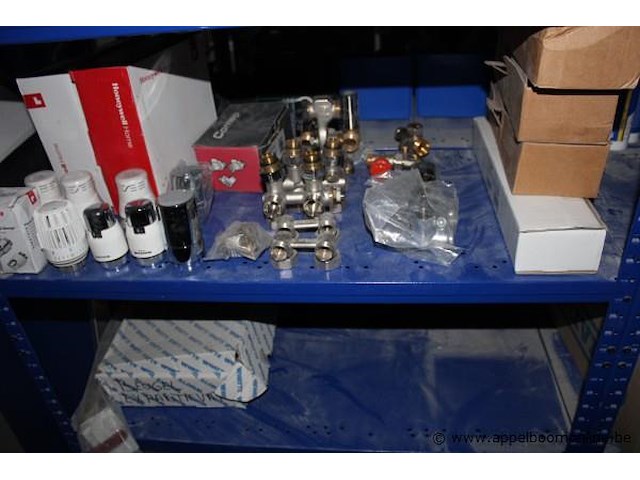 Doos pijpklemmen - geberit - 114.949.00.1 set kleppen - diverse types set thermische ventielen - diverse types set leidingen - tecuro - diverse maten set klemstukken - diverse maten - afbeelding 3 van  4