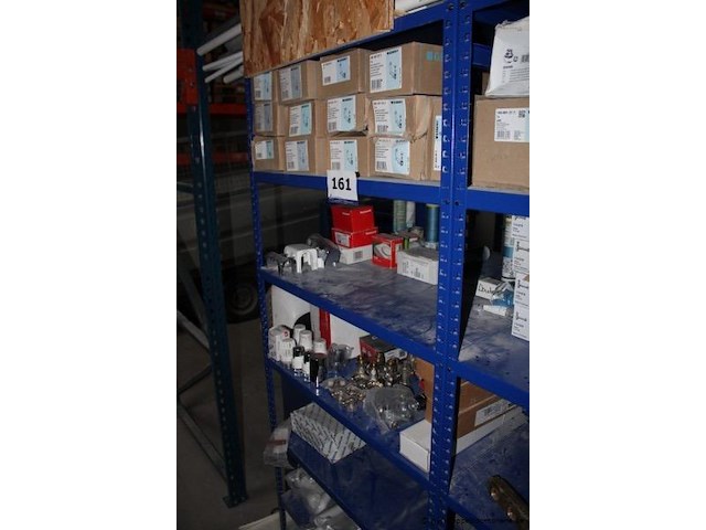 Doos pijpklemmen - geberit - 114.949.00.1set kleppen - diverse typesset thermische ventielen - diverse typesset leidingen - tecuro - diverse matenset klemstukken - diverse maten - afbeelding 1 van  4