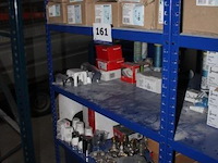 Doos pijpklemmen - geberit - 114.949.00.1set kleppen - diverse typesset thermische ventielen - diverse typesset leidingen - tecuro - diverse matenset klemstukken - diverse maten - afbeelding 1 van  4