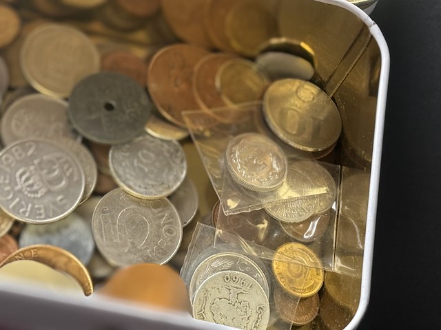 Doos quality street met diverse munten - afbeelding 5 van  5