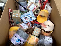 Doos, wo. inh. partij div. huisdieren toebehoren - afbeelding 1 van  3