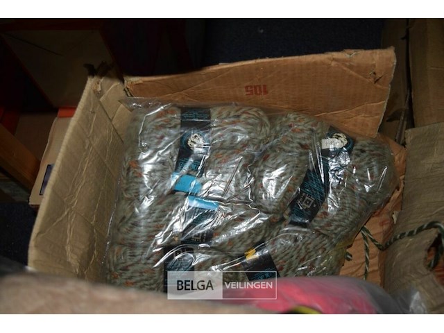 Doos wol div kleuren - afbeelding 2 van  3