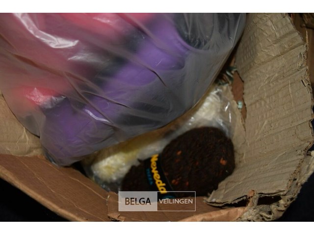 Doos wol div kleuren - afbeelding 3 van  3