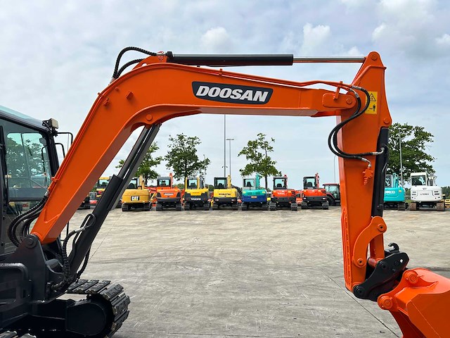 Doosan - 2017 - dx55-9c - midigraafmachine - afbeelding 6 van  40