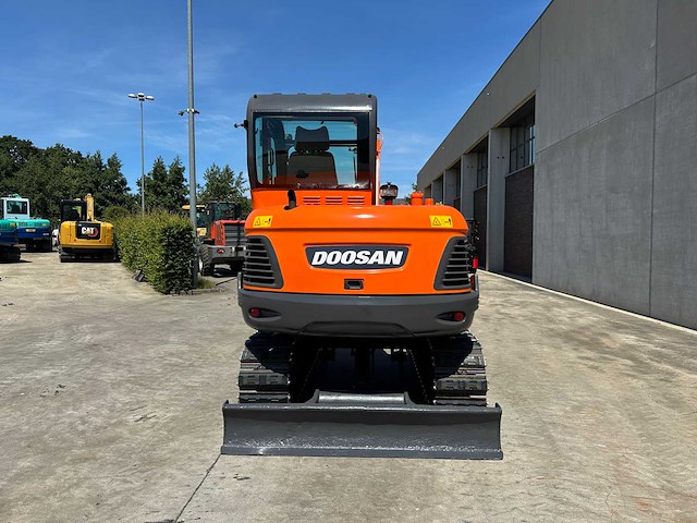 Doosan - 2018 - dx55-9c - midigraafmachine - afbeelding 27 van  31