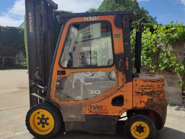 Doosan 3 ton diesel heftruck - gesloten cabine - rotator - vorken inbegrepen - afbeelding 6 van  7