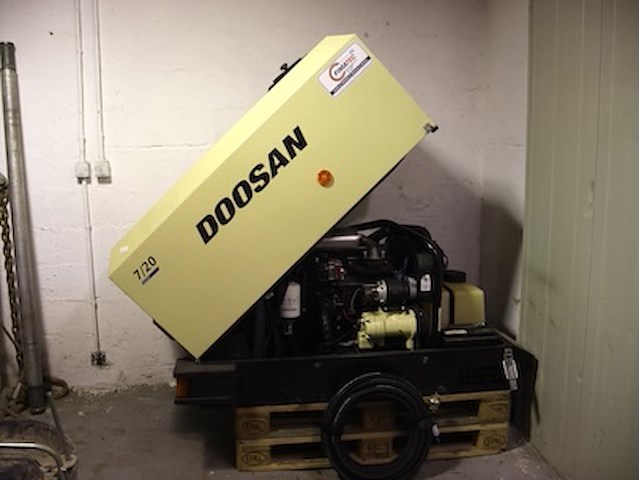 Doosan compressor - afbeelding 1 van  9