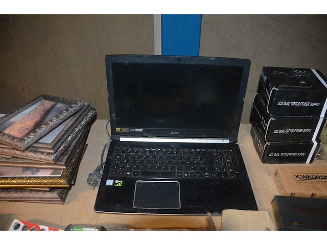 Doosje met ca. 80 stuks piercings en stretchers, ca. 36 metalen verstelbare tatoeage handvaten, elektrische tatoeage machine goud rotary, 2 spoel tatoeage machines,10 wergwerp cartridges grip zwart, 2 paarse bischop rotary tatoeage machines, - afbeelding 7 van  33