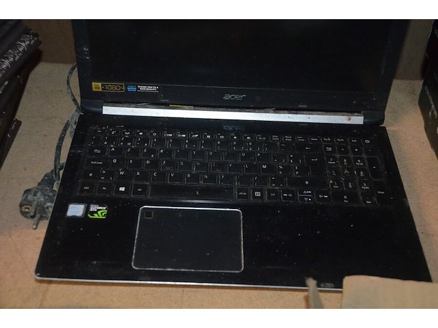 Doosje met ca. 80 stuks piercings en stretchers, ca. 36 metalen verstelbare tatoeage handvaten, elektrische tatoeage machine goud rotary, 2 spoel tatoeage machines,10 wergwerp cartridges grip zwart, 2 paarse bischop rotary tatoeage machines, - afbeelding 8 van  33