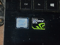 Doosje met ca. 80 stuks piercings en stretchers, ca. 36 metalen verstelbare tatoeage handvaten, elektrische tatoeage machine goud rotary, 2 spoel tatoeage machines,10 wergwerp cartridges grip zwart, 2 paarse bischop rotary tatoeage machines, - afbeelding 9 van  33