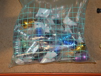 Doosje met ca. 80 stuks piercings en stretchers, ca. 36 metalen verstelbare tatoeage handvaten, elektrische tatoeage machine goud rotary, 2 spoel tatoeage machines,10 wergwerp cartridges grip zwart, 2 paarse bischop rotary tatoeage machines, - afbeelding 11 van  33