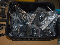 Doosje met ca. 80 stuks piercings en stretchers, ca. 36 metalen verstelbare tatoeage handvaten, elektrische tatoeage machine goud rotary, 2 spoel tatoeage machines,10 wergwerp cartridges grip zwart, 2 paarse bischop rotary tatoeage machines, - afbeelding 15 van  33