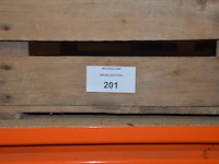 Doosje met ca. 80 stuks piercings en stretchers, ca. 36 metalen verstelbare tatoeage handvaten, elektrische tatoeage machine goud rotary, 2 spoel tatoeage machines,10 wergwerp cartridges grip zwart, 2 paarse bischop rotary tatoeage machines, - afbeelding 16 van  33