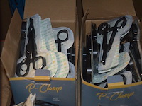Doosje met ca. 80 stuks piercings en stretchers, ca. 36 metalen verstelbare tatoeage handvaten, elektrische tatoeage machine goud rotary, 2 spoel tatoeage machines,10 wergwerp cartridges grip zwart, 2 paarse bischop rotary tatoeage machines, - afbeelding 26 van  33