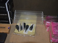 Doosje met ca. 80 stuks piercings en stretchers, ca. 36 metalen verstelbare tatoeage handvaten, elektrische tatoeage machine goud rotary, 2 spoel tatoeage machines,10 wergwerp cartridges grip zwart, 2 paarse bischop rotary tatoeage machines, - afbeelding 33 van  33