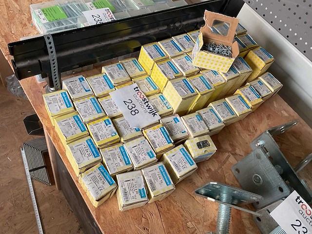 Doosjes hout schroeven - afbeelding 1 van  5