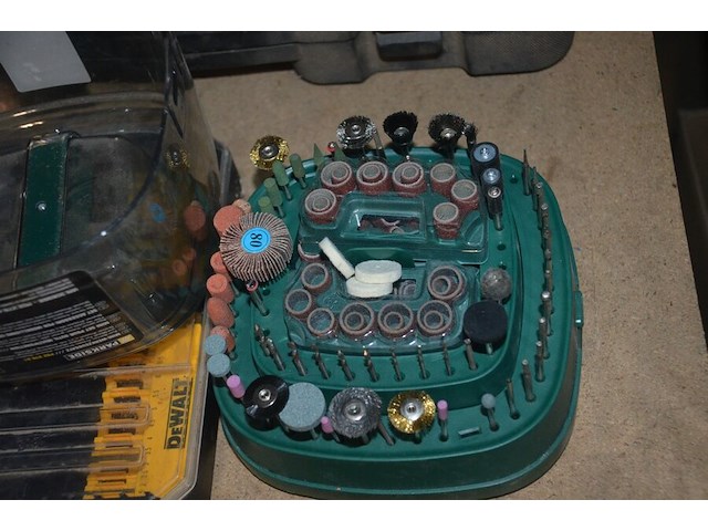 Dopsleutelset stanley in koffer, bit- en boorset dewalt, bit set dremel van parkside, spiekes in pvc doos (13) - afbeelding 3 van  12