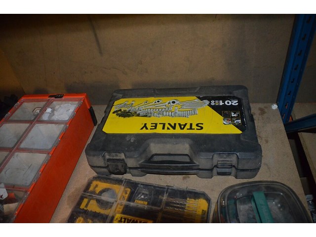 Dopsleutelset stanley in koffer, bit- en boorset dewalt, bit set dremel van parkside, spiekes in pvc doos (13) - afbeelding 4 van  12