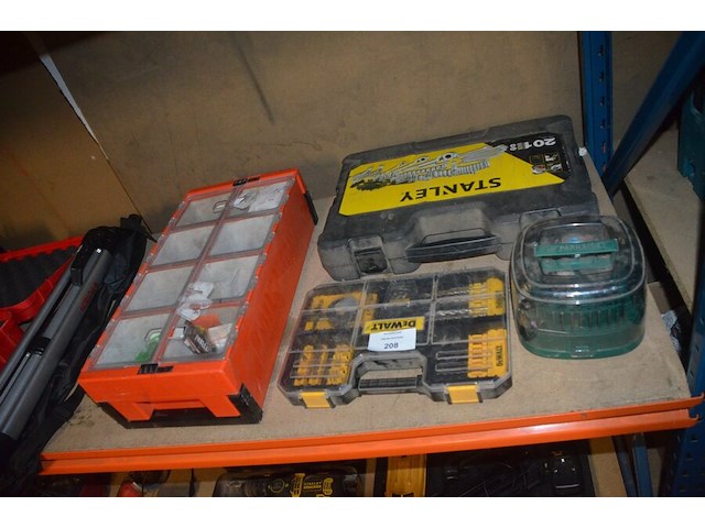 Dopsleutelset stanley in koffer, bit- en boorset dewalt, bit set dremel van parkside, spiekes in pvc doos (13) - afbeelding 1 van  12