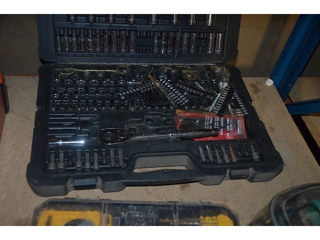 Dopsleutelset stanley in koffer, bit- en boorset dewalt, bit set dremel van parkside, spiekes in pvc doos (13) - afbeelding 7 van  12