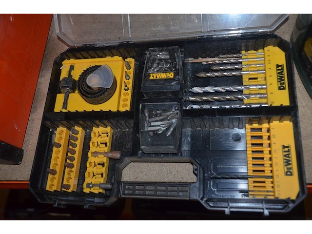Dopsleutelset stanley in koffer, bit- en boorset dewalt, bit set dremel van parkside, spiekes in pvc doos (13) - afbeelding 10 van  12