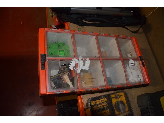 Dopsleutelset stanley in koffer, bit- en boorset dewalt, bit set dremel van parkside, spiekes in pvc doos (13) - afbeelding 11 van  12