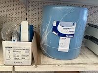 Doseerpomp + rol 3 laags absorptie papier (2x) - afbeelding 1 van  4