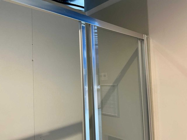 Douchecabine en toilet - afbeelding 4 van  6
