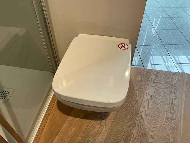 Douchecabine en toilet - afbeelding 5 van  6