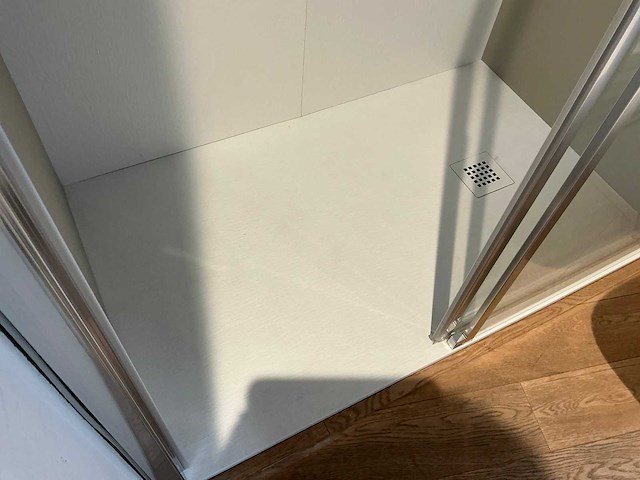 Douchecabine en toilet - afbeelding 3 van  6