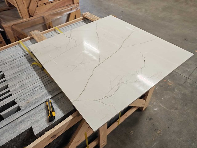 Douglas en jones marbles desert gepolijst 90x90 cm tegel 22,68 m² - afbeelding 1 van  3
