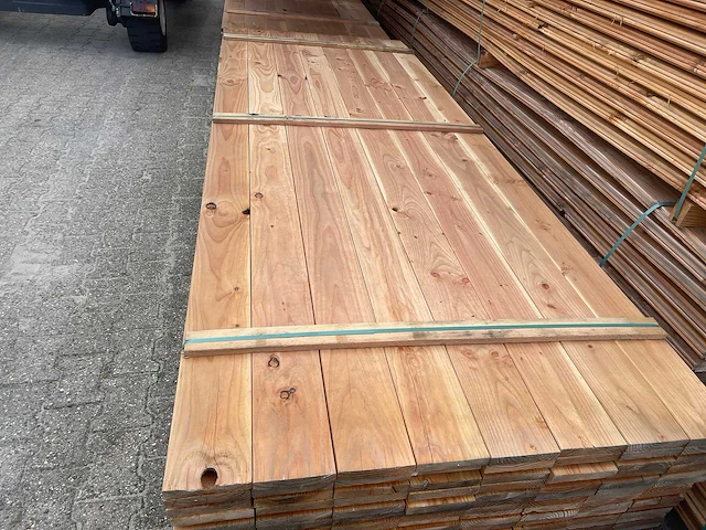 Douglas planken geschaafd 3000x138x24mm (112x) - afbeelding 1 van  3