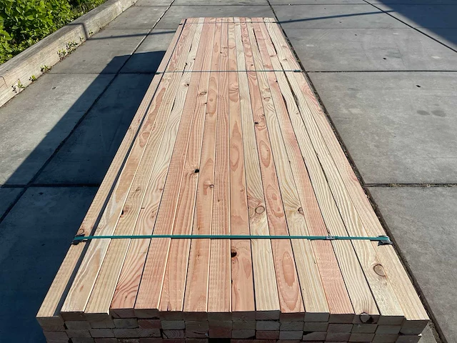 Douglas regels fijnbezaagd 4000x70x45mm (96x) - afbeelding 1 van  3